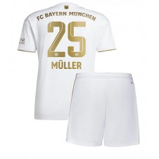 Bayern Munich Thomas Muller #25 Bortedraktsett Barn 2022-23 Kortermet (+ korte bukser)